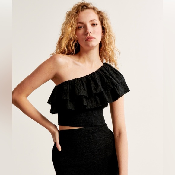 Asymmetrical One-Shoulder Ruffle
Set Top, NWT Black, medium - Picture 2 of 6